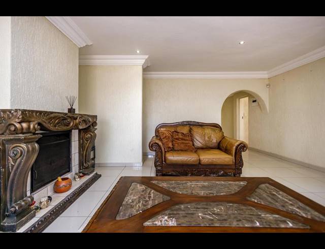 4 BEDROOM HOUSE FOR SALE IN DAWN PARK